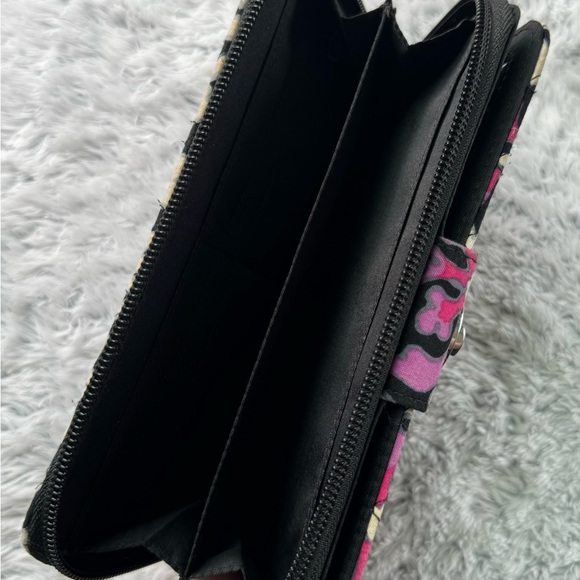 EUC Vera Bradley Turn key wallet/wristlet - Picture 10 of 12